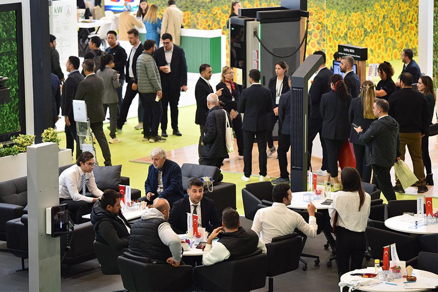 10ea1d45-2338-45e2-8406-c702aa64686f_electric vehicle charging trade show