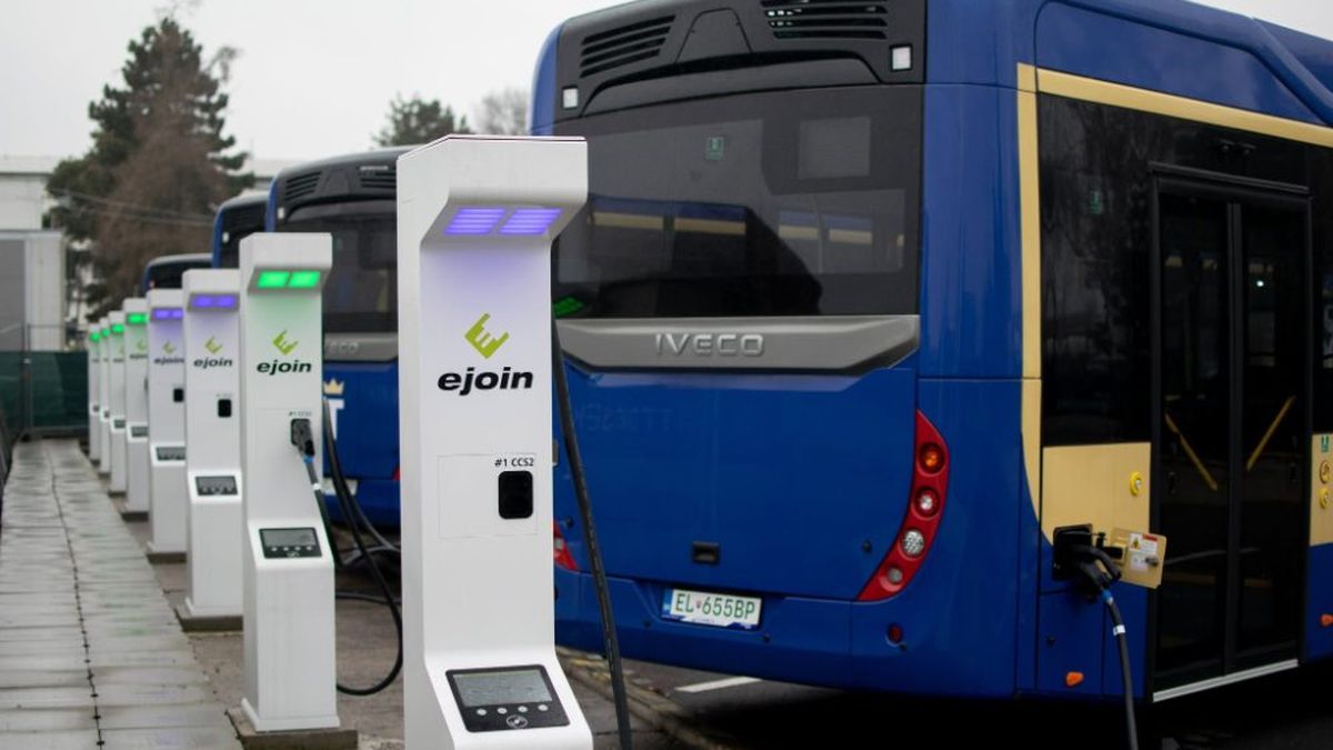 eJoin DC töltőterminálok sorban egy elektromos buszdepóban – DC töltő rendelkezésre állás és üzemidő (gyártói referencia, Arriva)